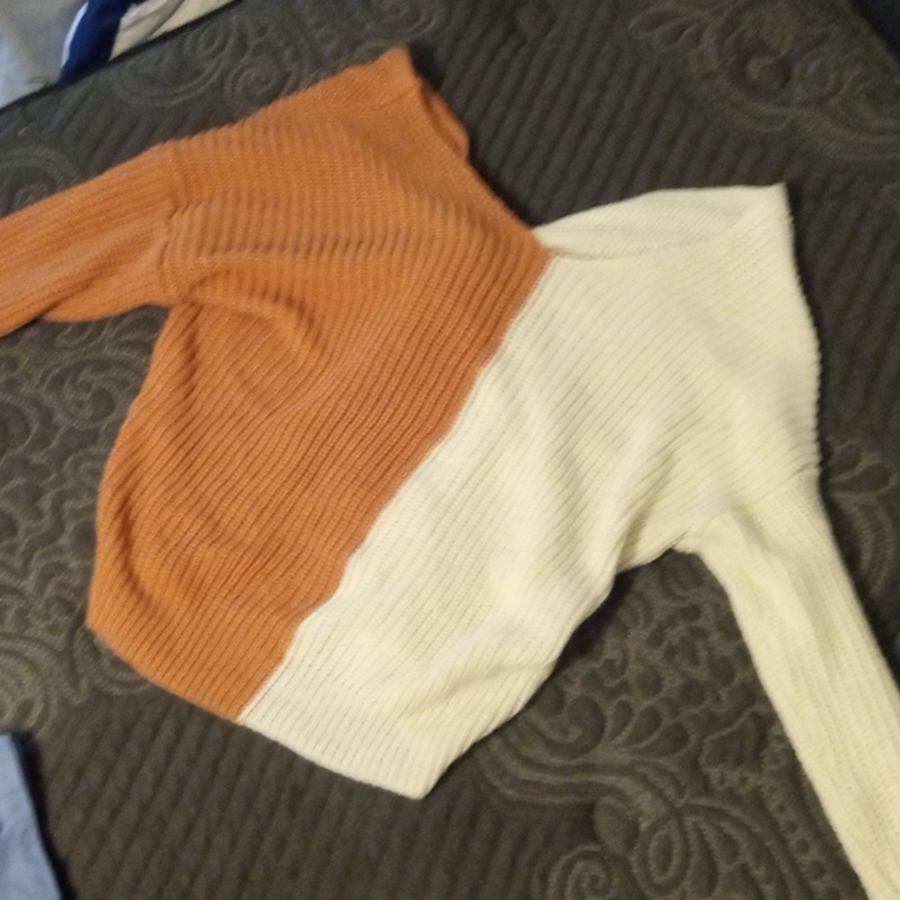 Cropped orange and white sweater with twist in back L